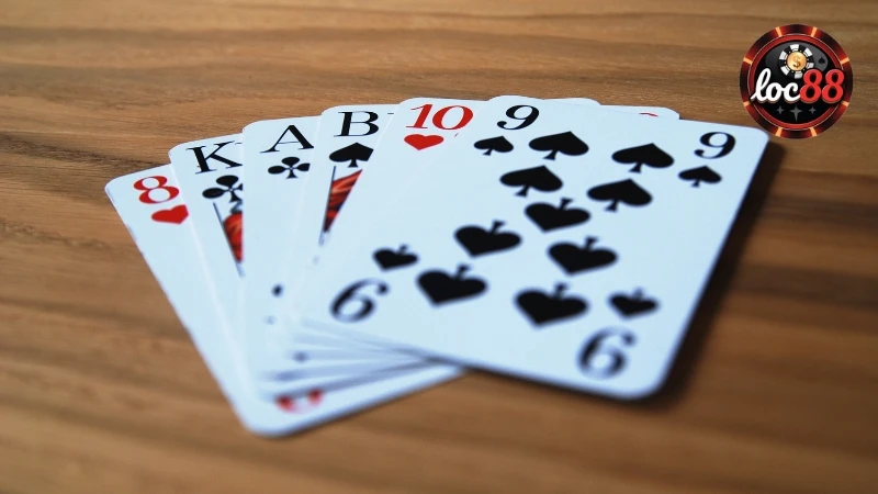 Nên ưu tiên đánh bài rác cao để giảm điểm cuối ván